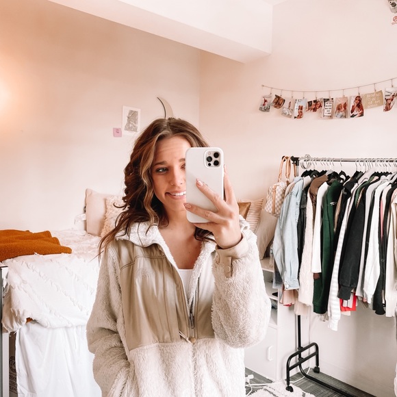 North Face Cream Zip Up Fleece!! - Picture 9 of 10